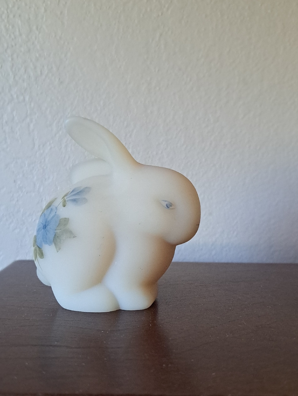 Vtg Fenton Custard Glass Bunny Hand Painted Rabbit L. Clevenger